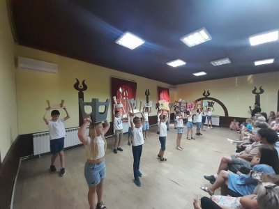 VIII. SZÓVAL, RÍMMEL, SZÍNHÁZZAL DRÁMATÁBOR-45 gyermek, sok játék és mosoly